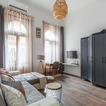 Designer 2 * Budapest