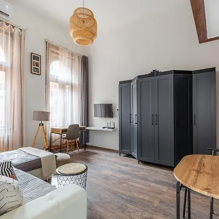 Designer 2 Apartment *