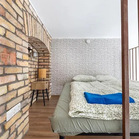 Designer 2 * Budapest