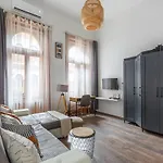 Designer 2 * Budapest